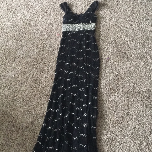 Gorgeous beaded black party/prom dress - Picture 2 of 7